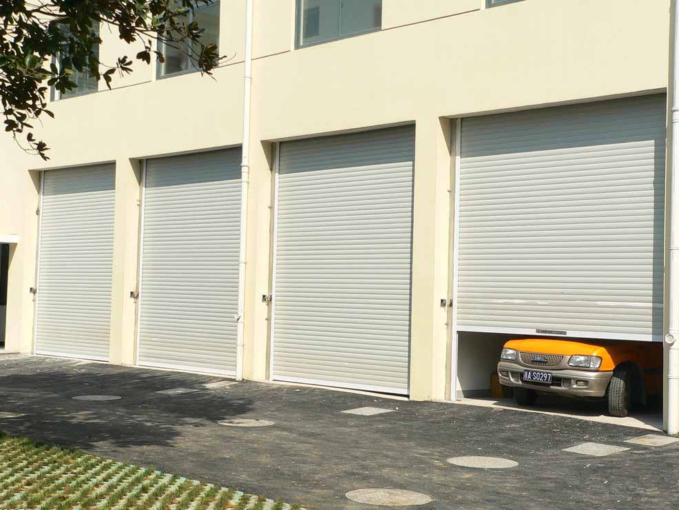 Electric aluminum insulated rolling shutters